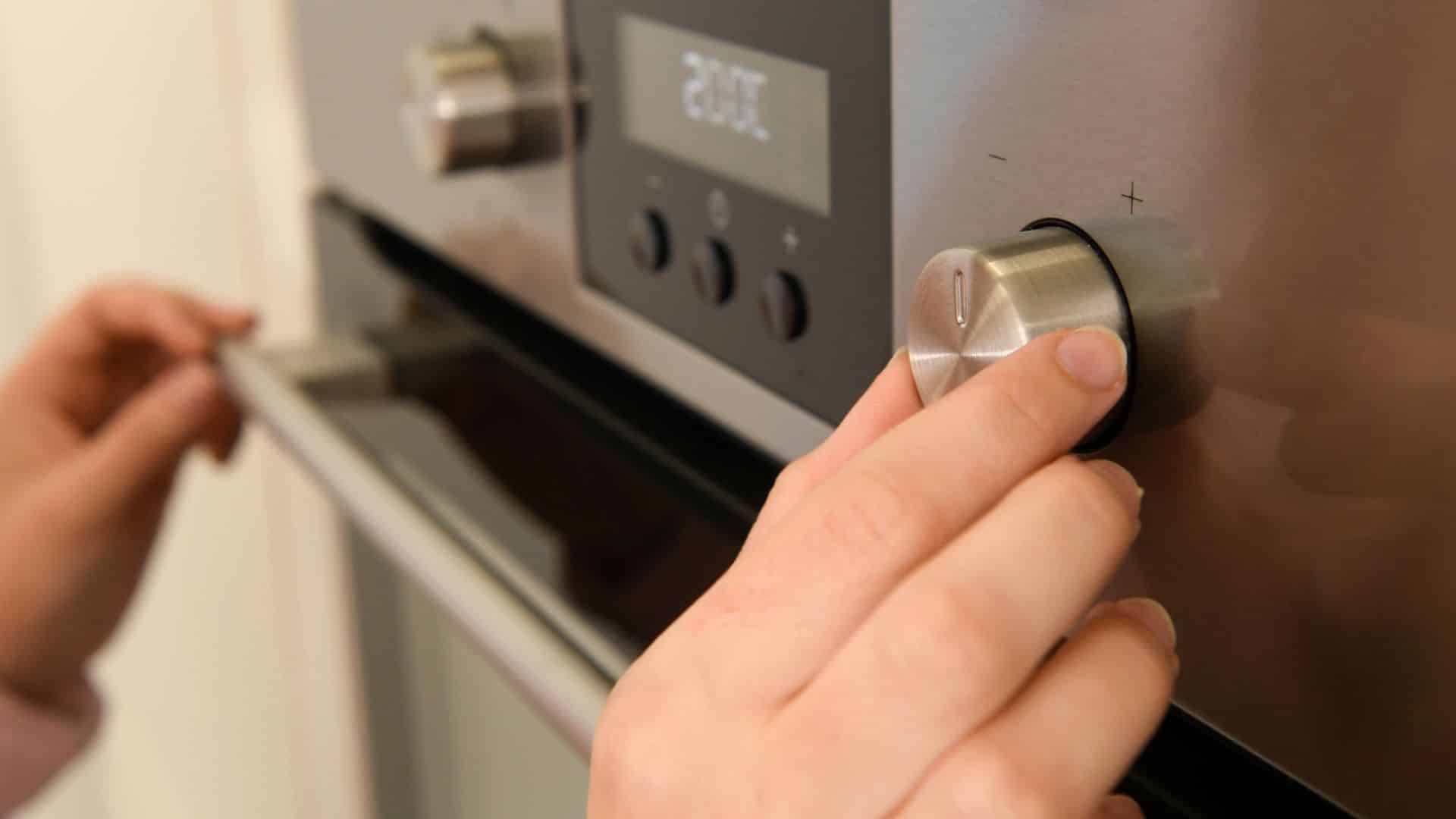 Oven appliance maintenance.